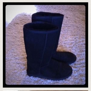 Bundle of uggs and vs