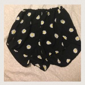 💕23pp💕Brandy Melville Daisy Taylor Shorts