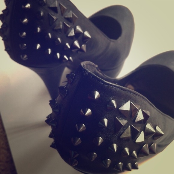 💜 Stud Back Stilettos 💜