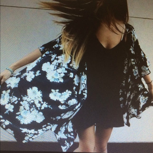 ❌SOLD❌ Brandy Melville Alexis Kimono