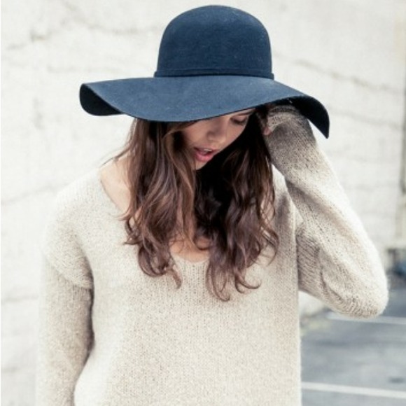 ❌SOLD❌ Brandy Melville Floppy Hat