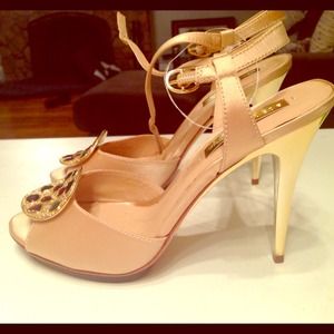 bcbg max axria champagne satin heels!