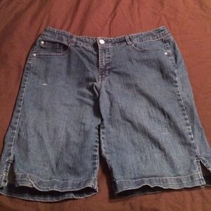 Blue jean shorts/brown Capri pants bundle