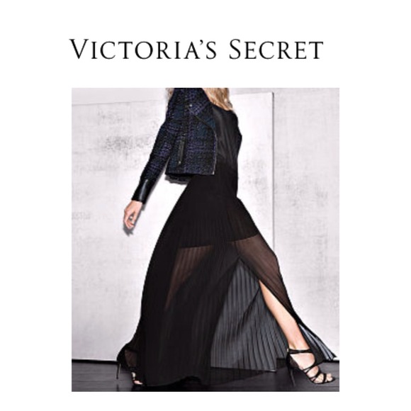 ❤Host Pick❤  Black Pleated Maxi Skirt - Picture 1 of 1