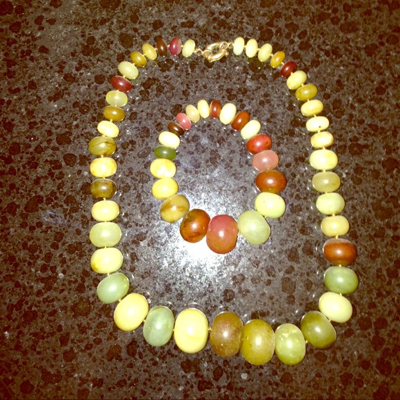 Jade necklace and bracket set