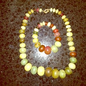 Jade necklace and bracket set