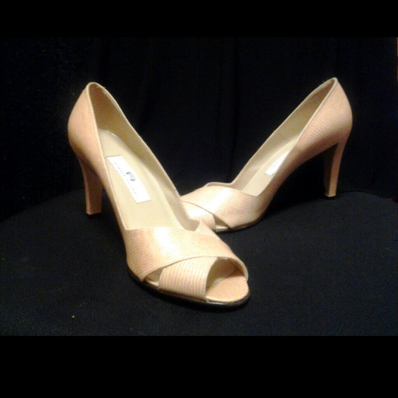 Etienne Aigner pumps