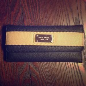 Nine West wallet