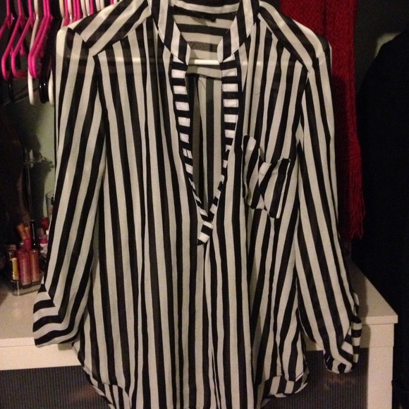 ❌Traded❌Black and White Chiffon Top