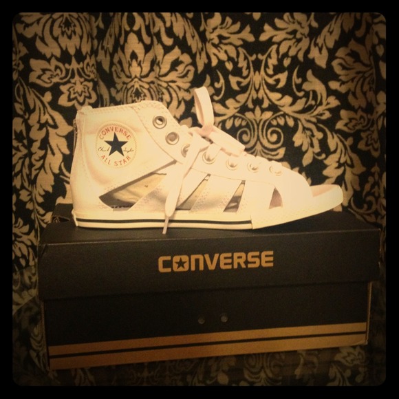 White gladiator converse size 5