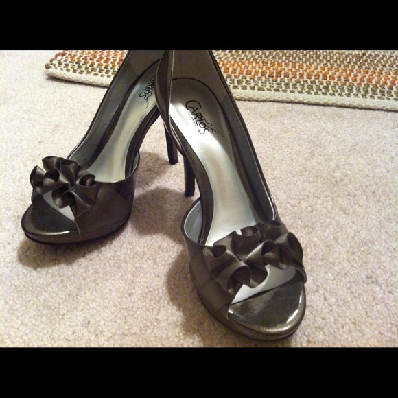Carlos Santana Olive Green Stilletos