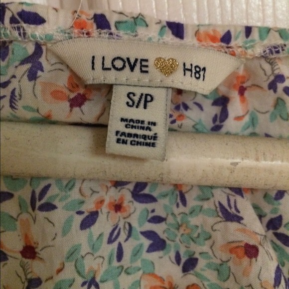 Flowered top. Juniors small - Picture 2 of 3