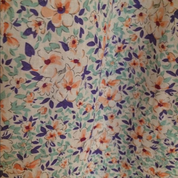 Flowered top. Juniors small - Picture 3 of 3