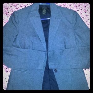 Cute denim blazer! Can dress up or down