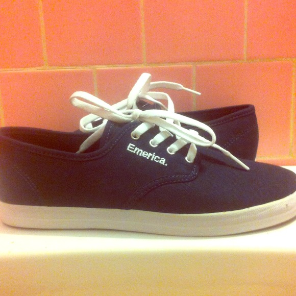black Emerica shoes! BRAND NEW