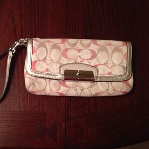 ❤️PRICE REDUCED! Coach Wristlet/Wallet ❤️