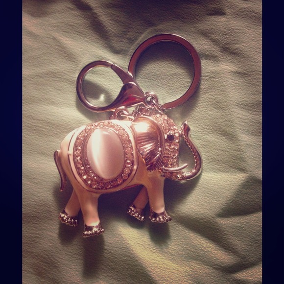Silver/white beautiful elephant keychain