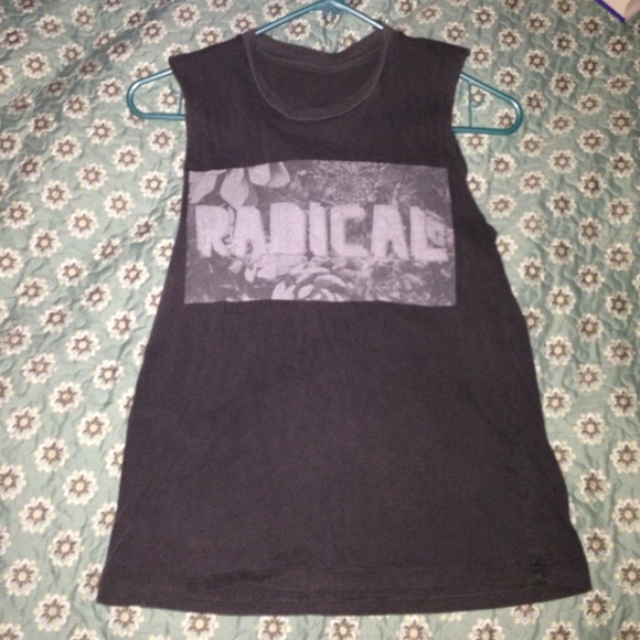 brandy melville top💀