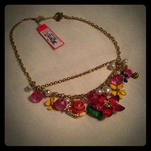 Betsey Johnson necklace brand new