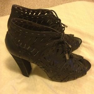 Sold!!!!Vince Camuto Stylish Peep-Toe Booties