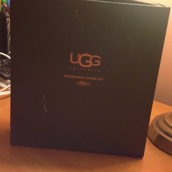 Ugg sheepskin care kit