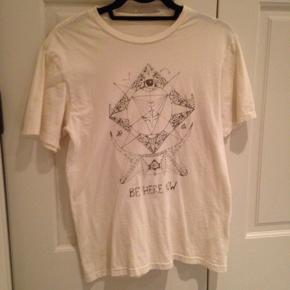 Brandy Melville "be here now" tee