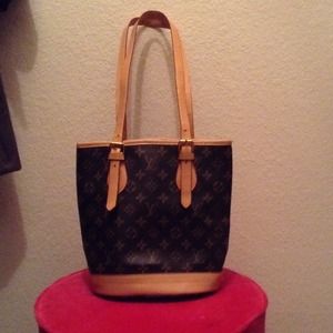 Lv bucket purse LOWEST PRICE!!!!!! GREAT DEAL!!!