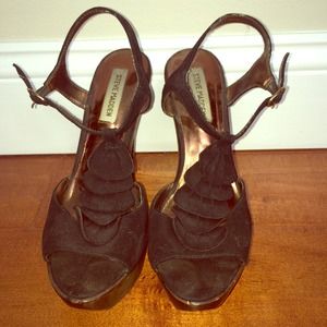 Black Steve Madden Ruffle Pumps