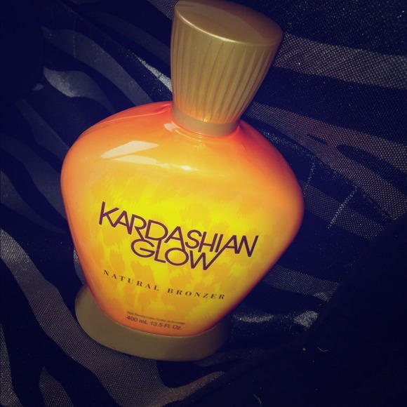 Kardashian glow natural bronzer tanning lotion