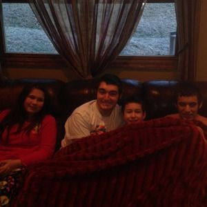 🎊Come visit our moms closet!!🎊