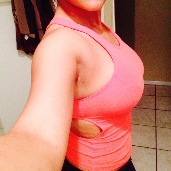 Coral top - Picture 2 of 3