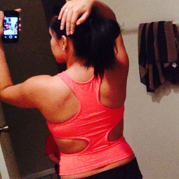 Coral top - Picture 3 of 3