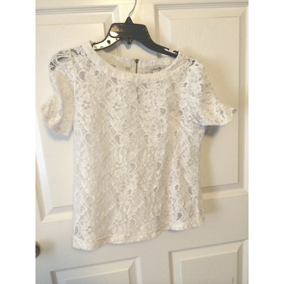 💌sold💌Vintage looking lace top 💕