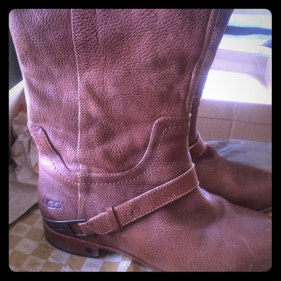 Uggs boots in camel color