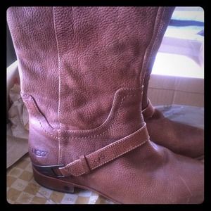Uggs boots in camel color