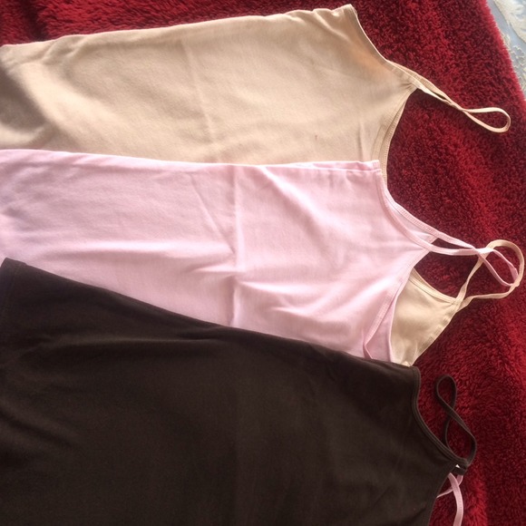 Tank tops from old navy never worn - Picture 3 of 3