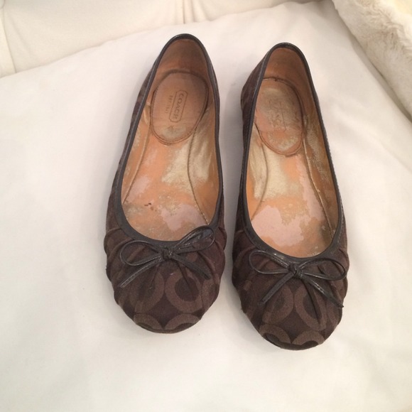 Saleebb Cute brown Coach flars 😊