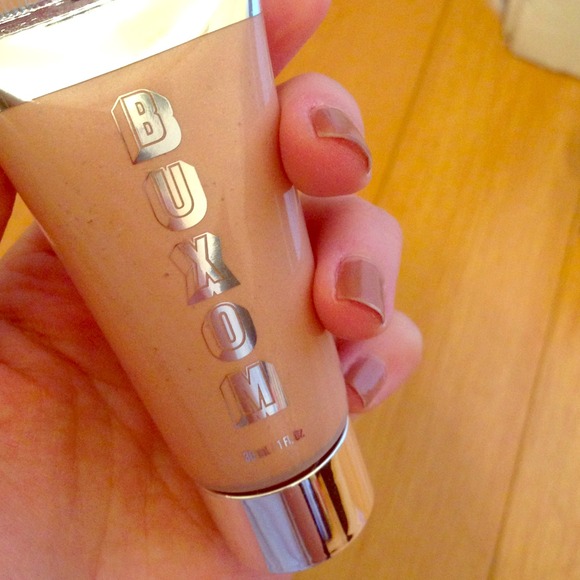 SOLD -- Buxom Venus luminizer - travel size - Picture 1 of 2