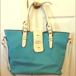 Roomy icy blue tote!
