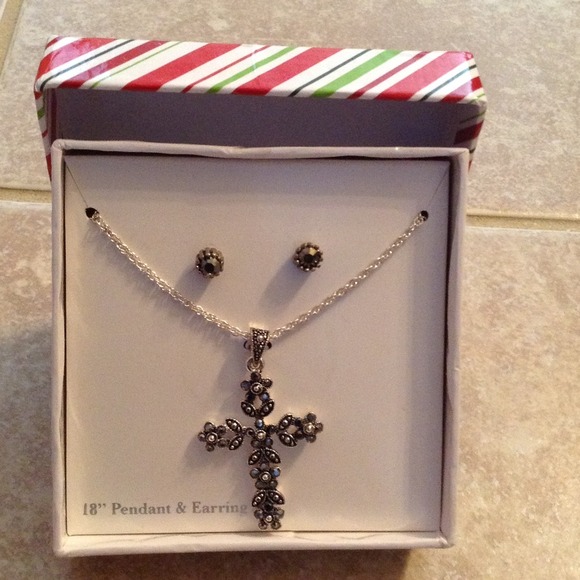 Gifted to Sammantha Necklace& post earrings!