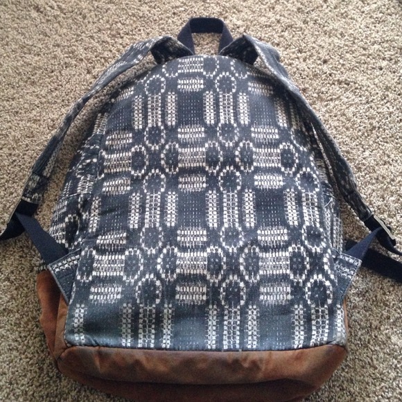 SOLD!Roxy backpack - Picture 2 of 2