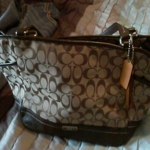 COACH LEATHER SIDE POCKETS AND BOTTOM