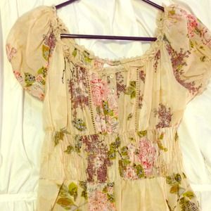 Floral vintage spring top!