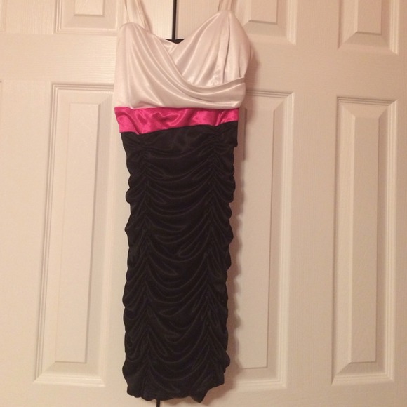 Scrunched party dress! Medium