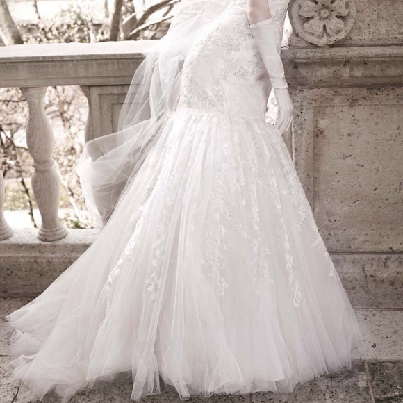 Like new Wedding dress - Picture 3 of 4