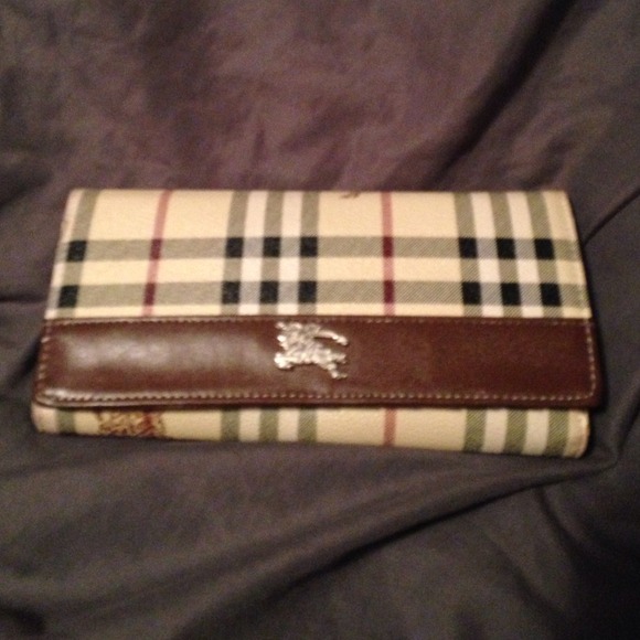 🚫🚫hold 🚫🚫 inspired Burberry wallet