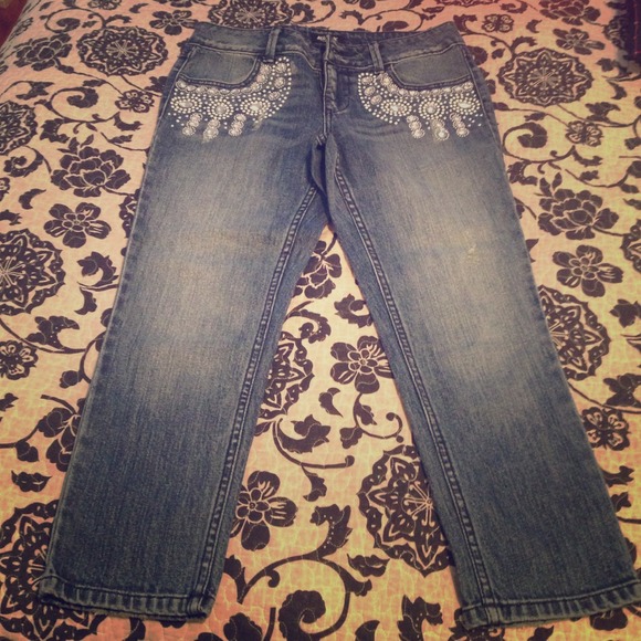 Crop jean with embellishments