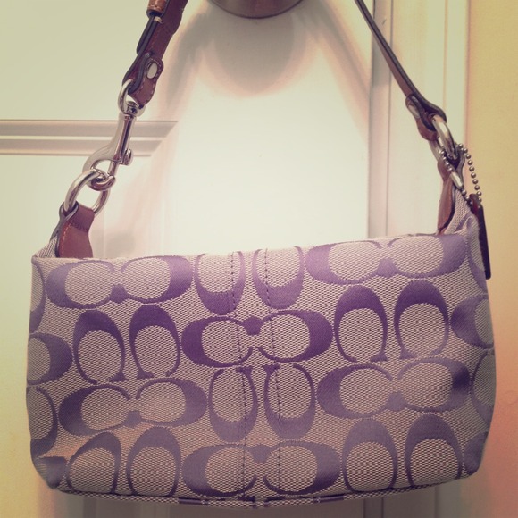 Small Authentic Coach Clutch - Picture 1 of 4