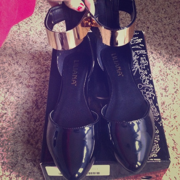 Liliana suby flats