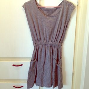 Grey casual dress with pockets. Super cute!